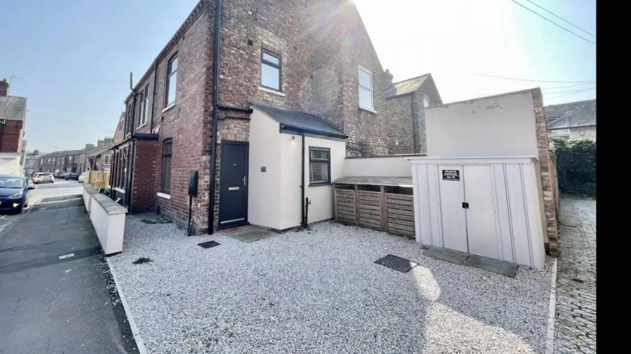 요크 Townhouse With Private Parking 빌라 외부 사진